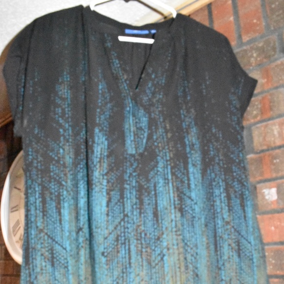 APT 9 TOP - Picture 1 of 5